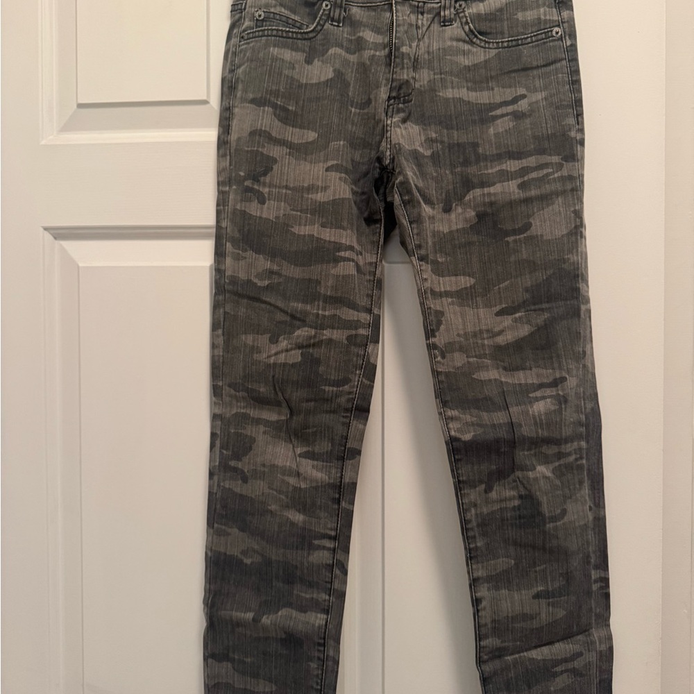 Carmar Women's Gray Camouflage Skinny Jeans